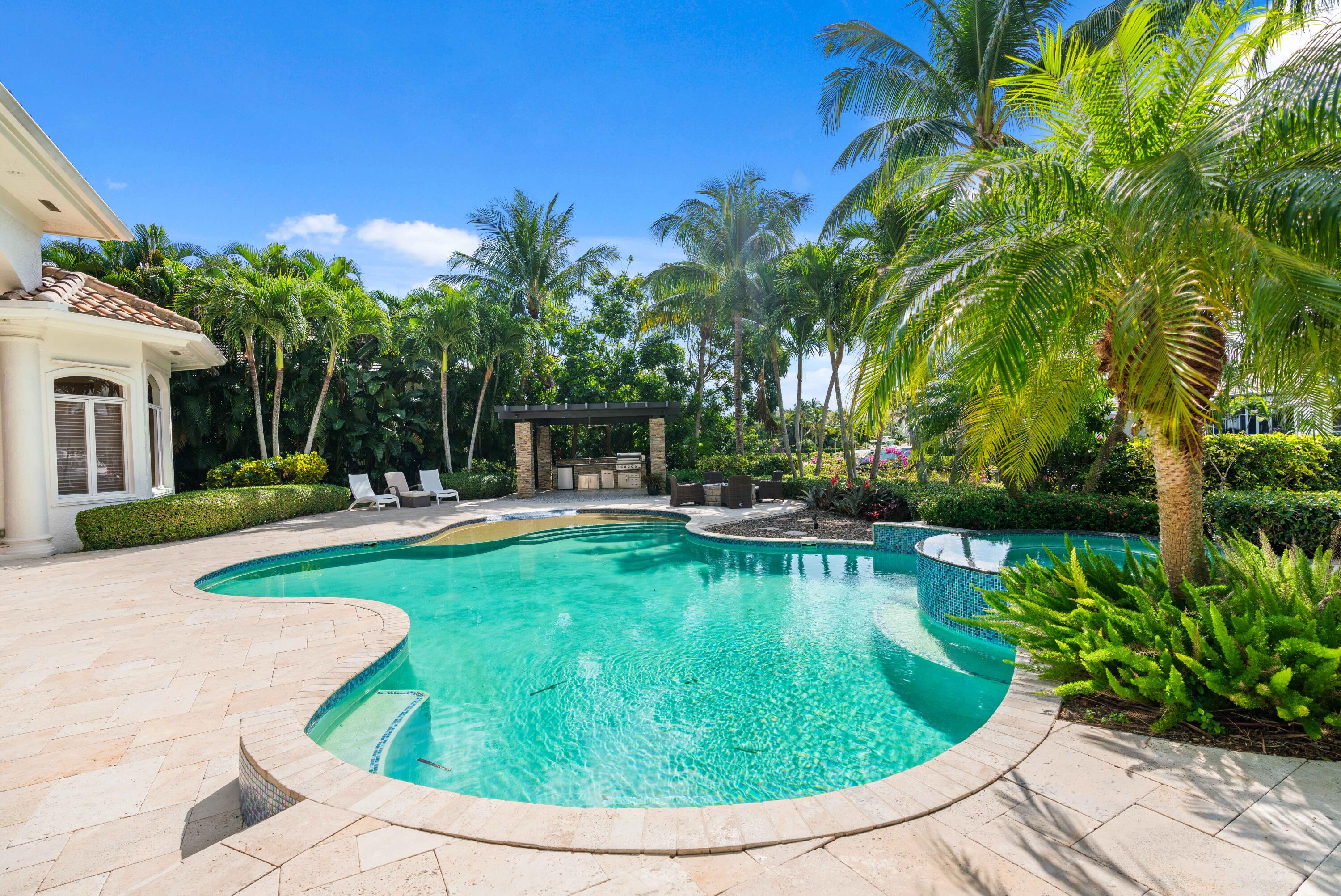 ADMIRALS COVE - Residential