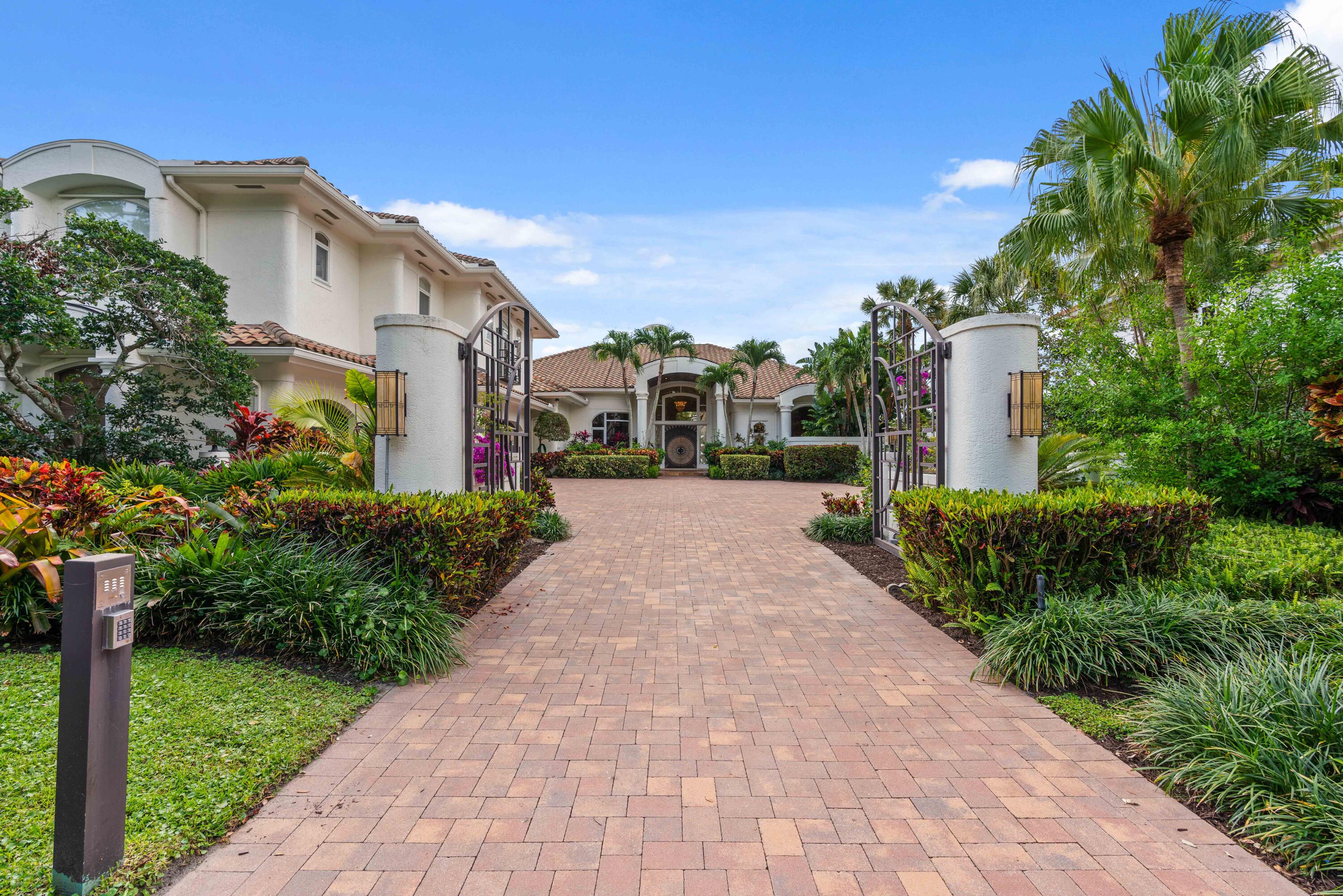 ADMIRALS COVE - Residential