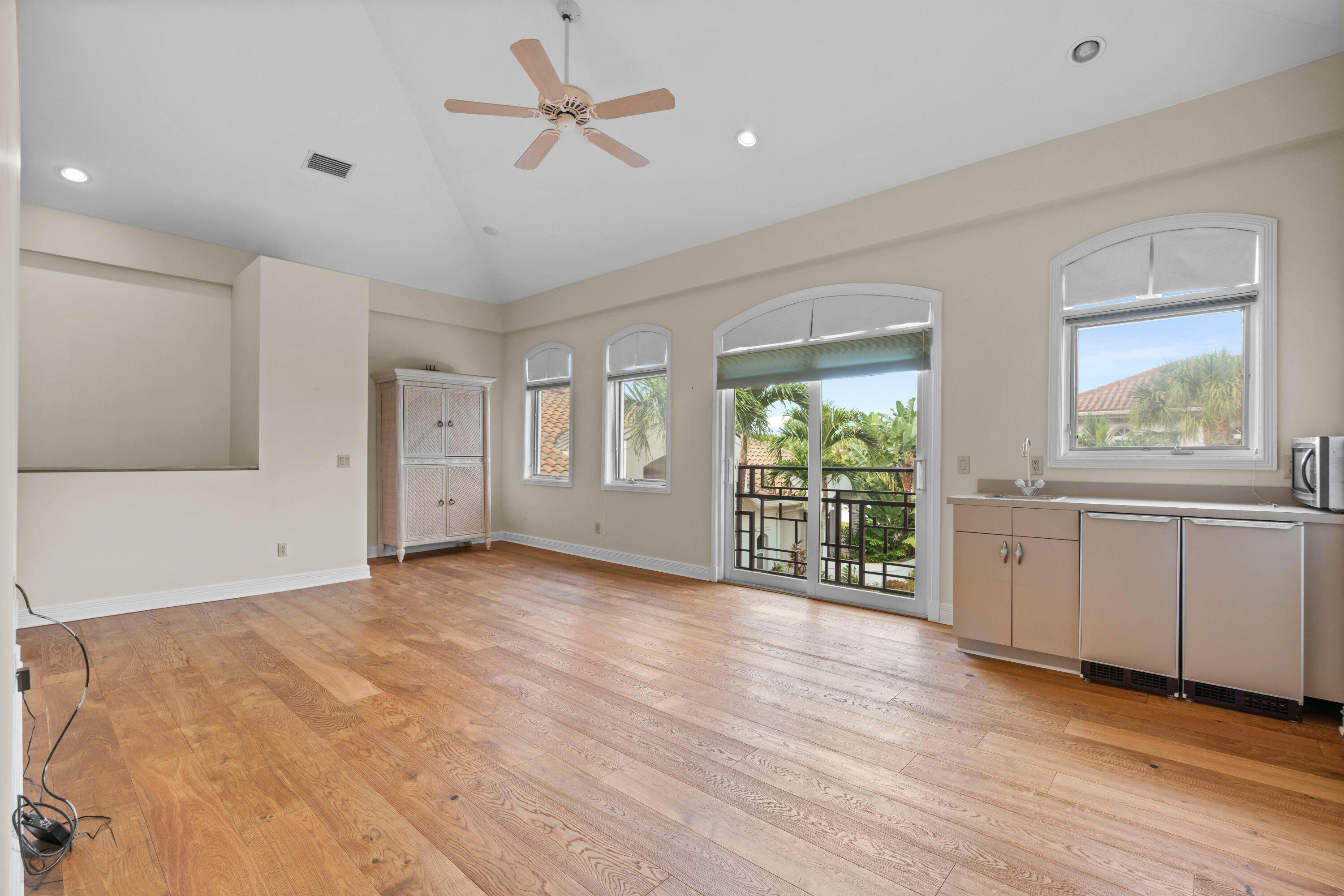 ADMIRALS COVE - Residential