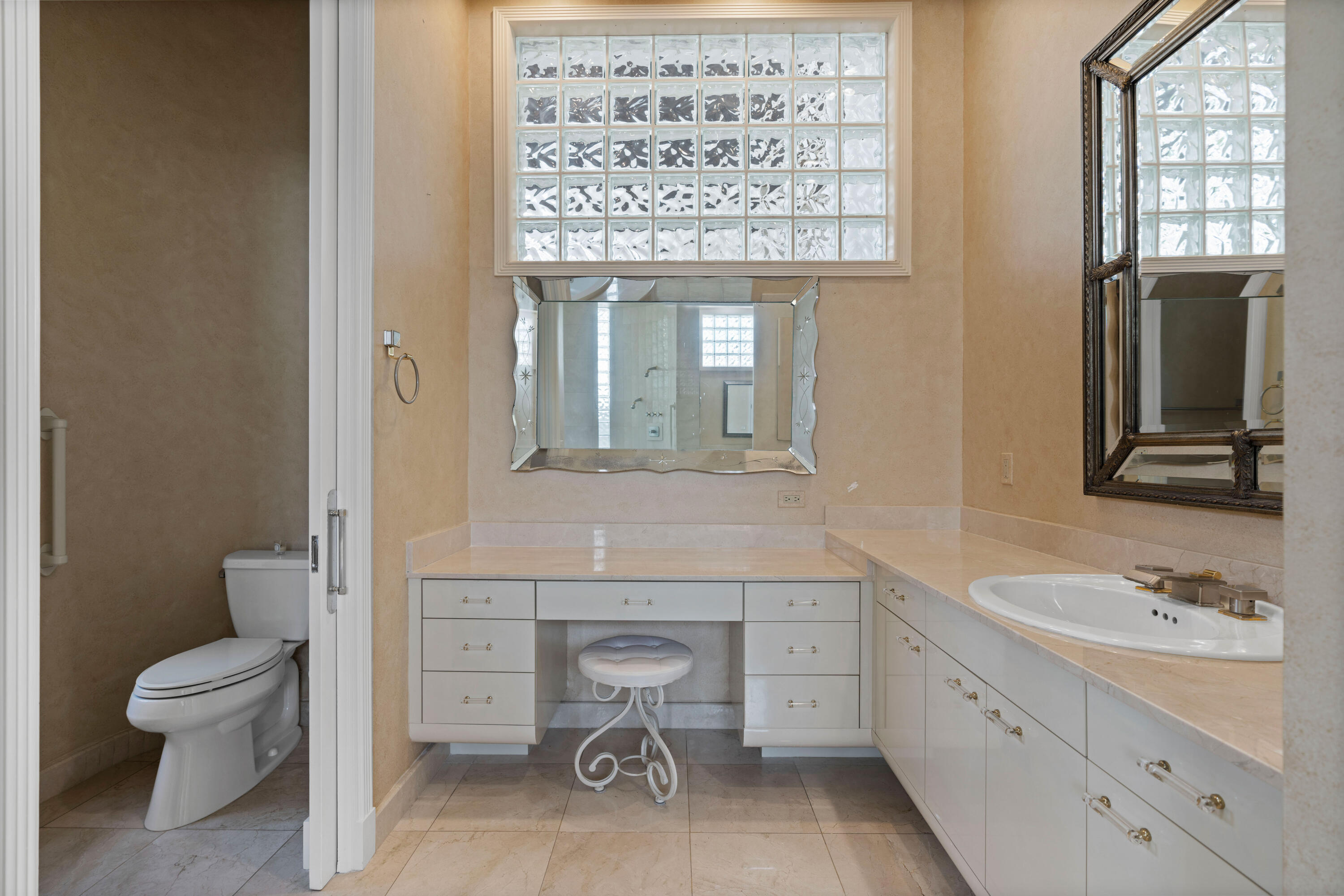 ADMIRALS COVE - Residential