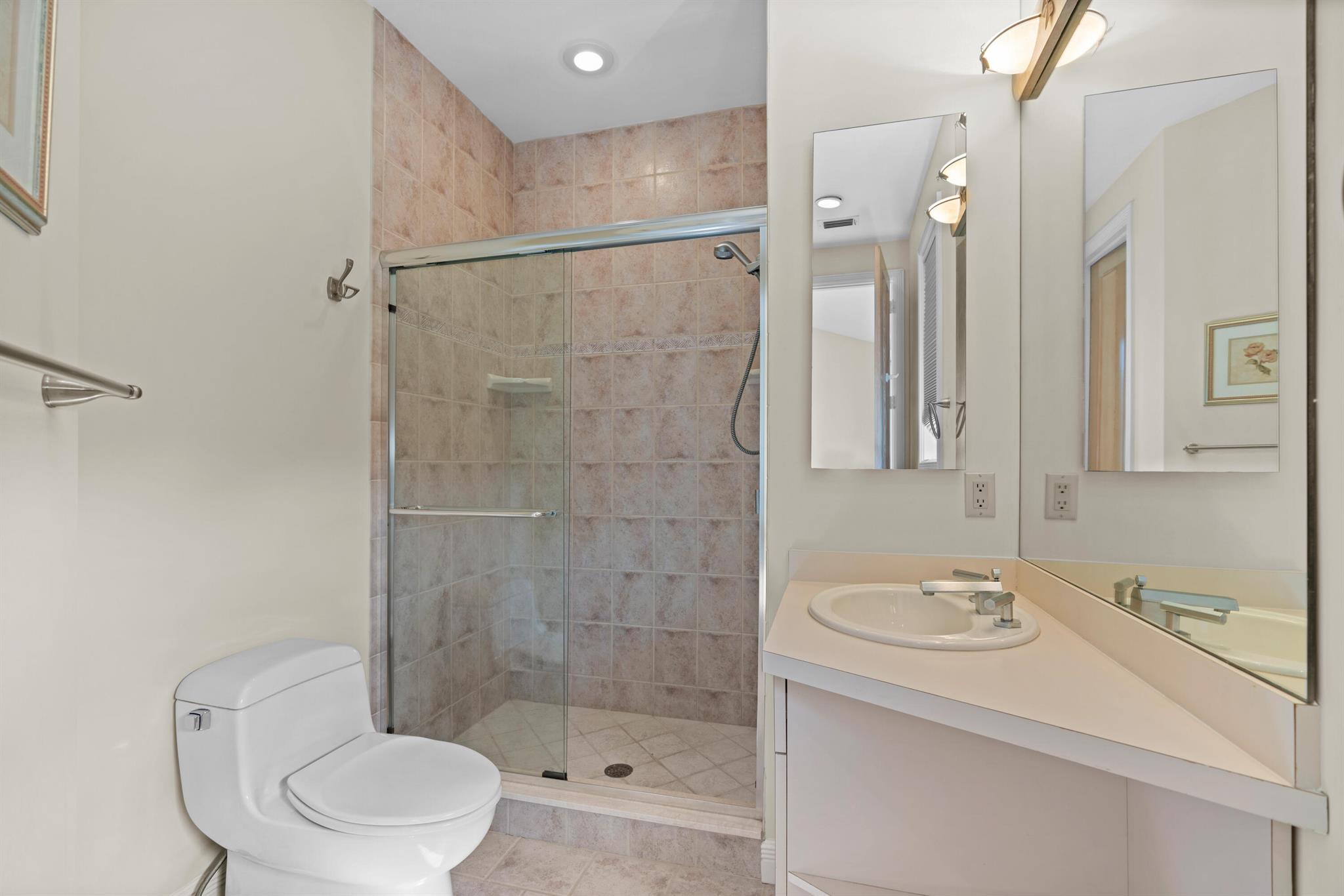 ADMIRALS COVE - Residential