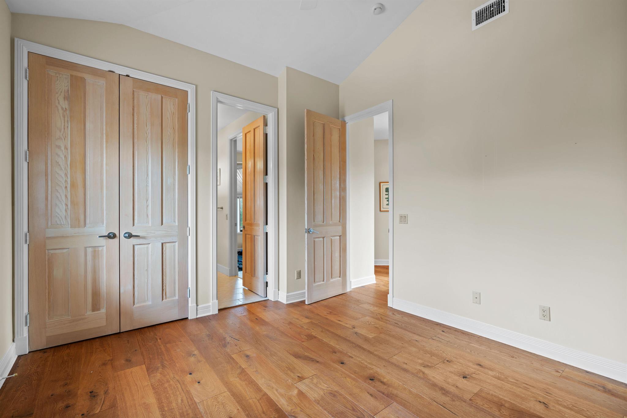 ADMIRALS COVE - Residential