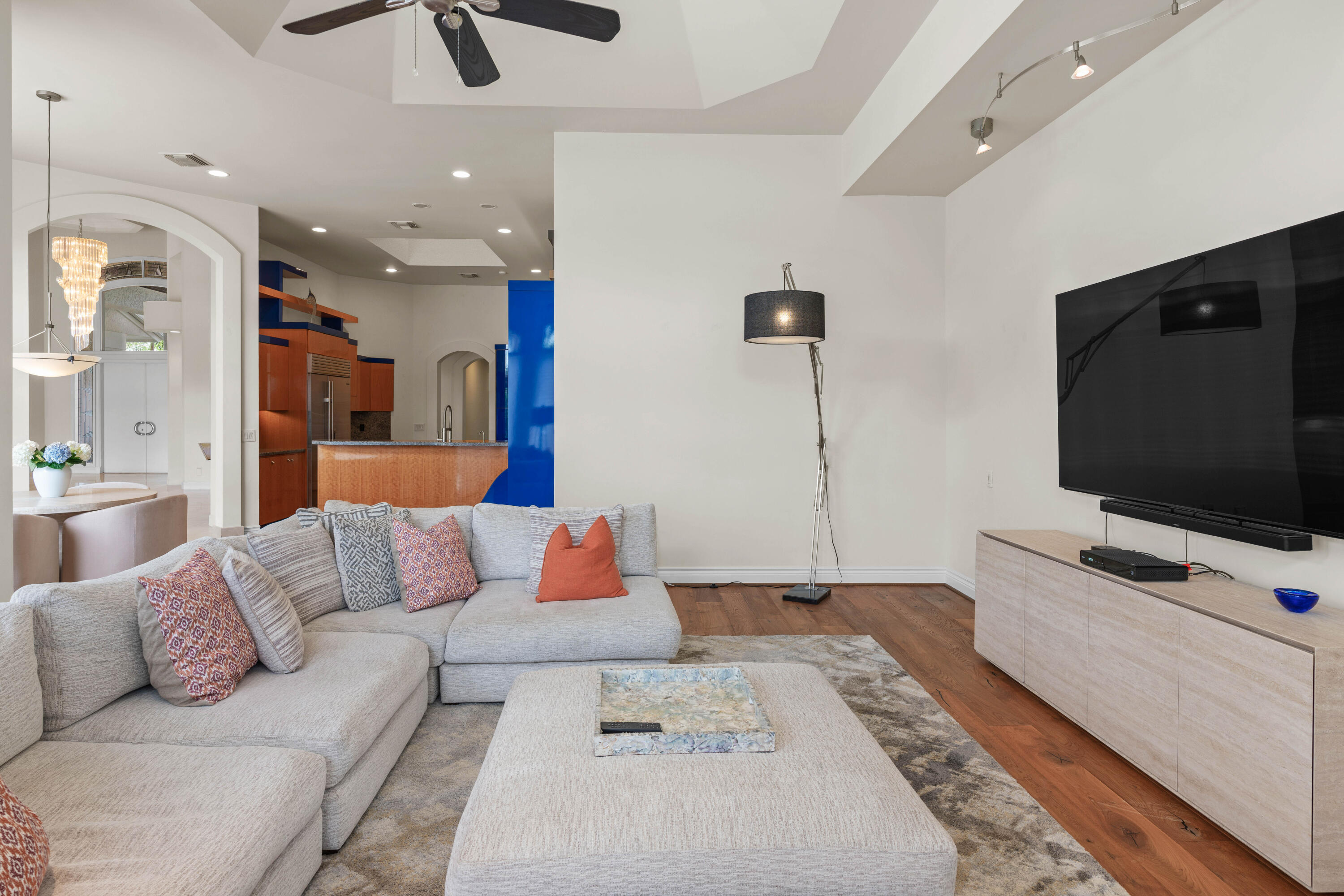 ADMIRALS COVE - Residential