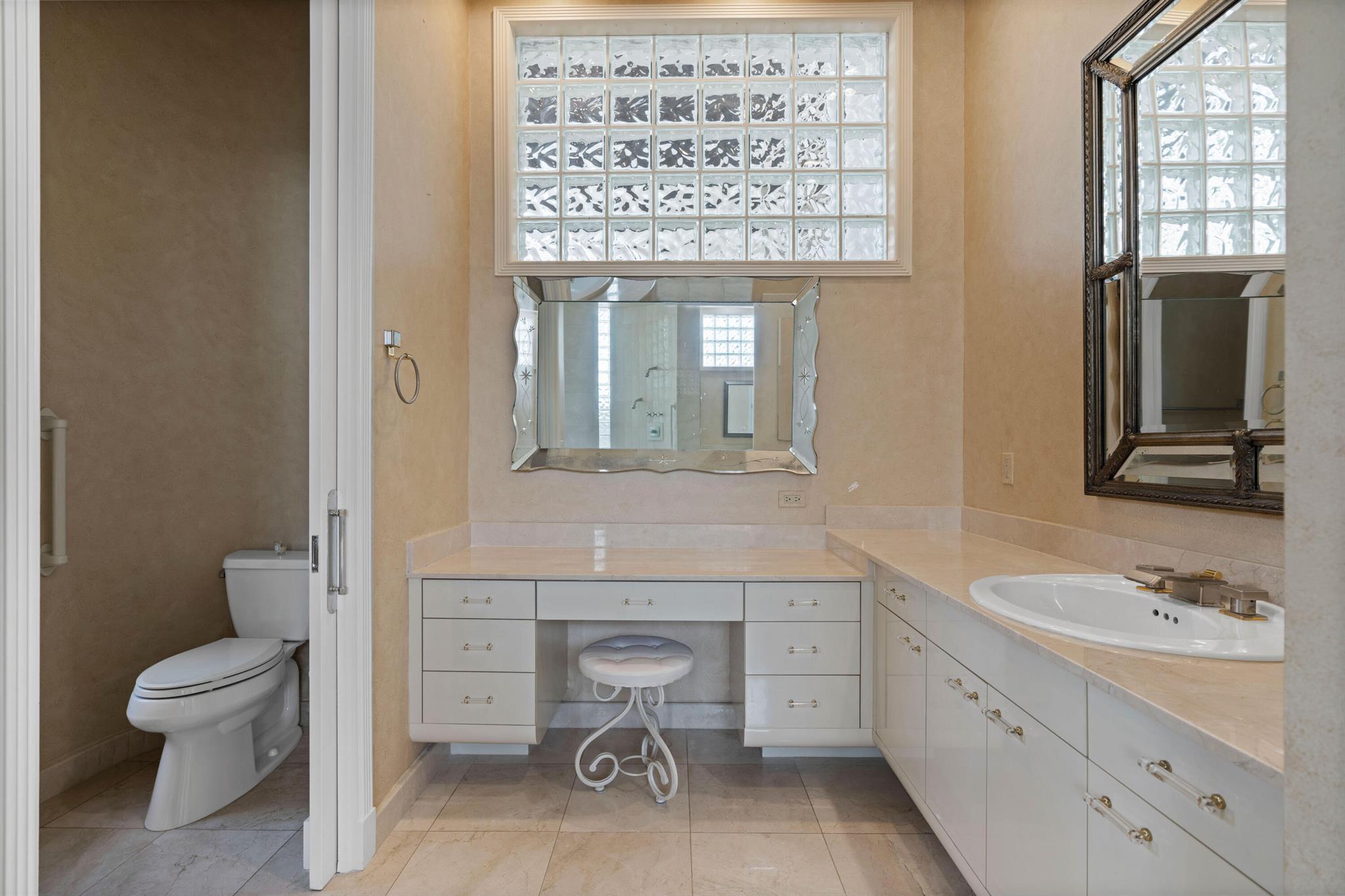 ADMIRALS COVE - Residential