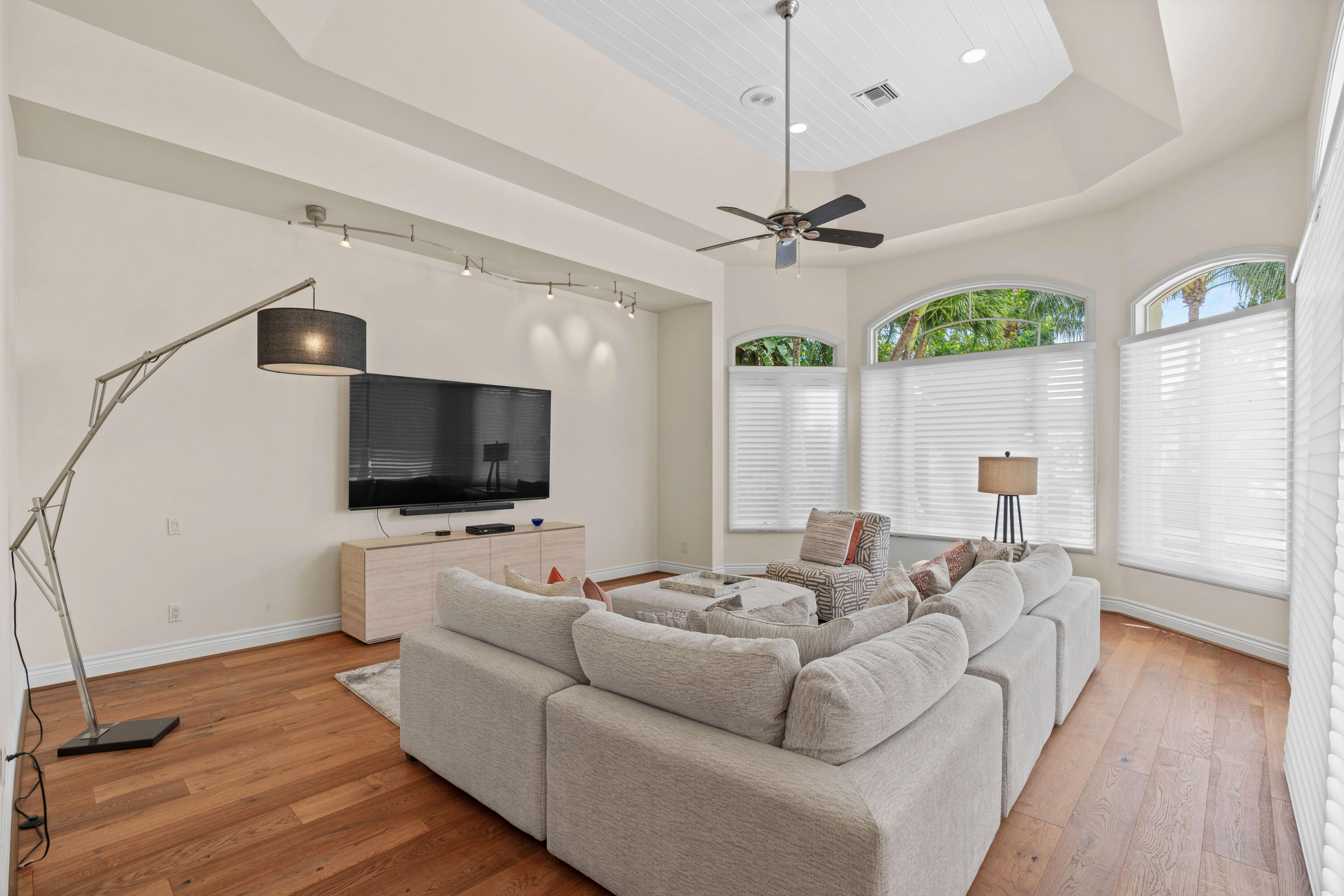 ADMIRALS COVE - Residential