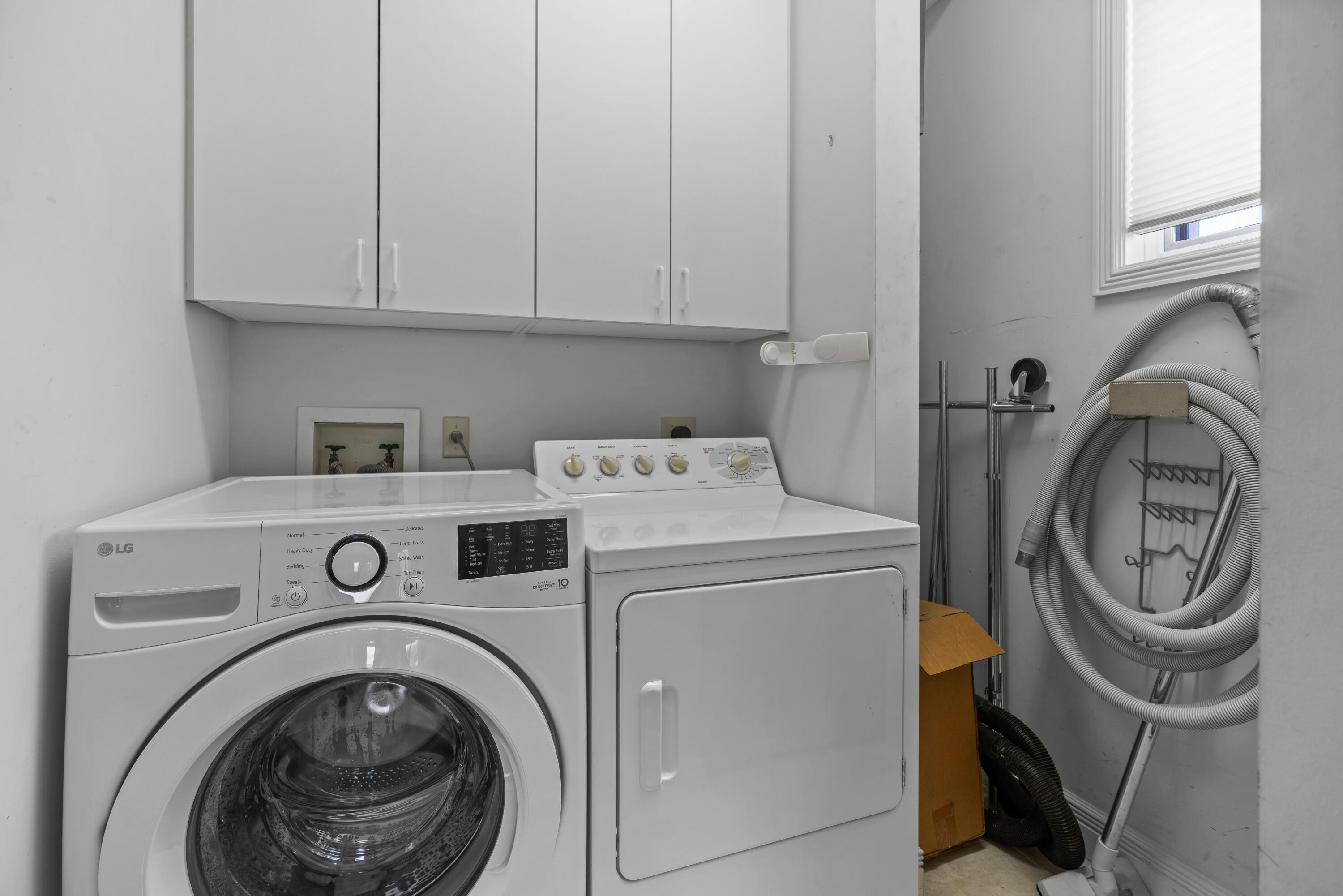 ADMIRALS COVE - Residential