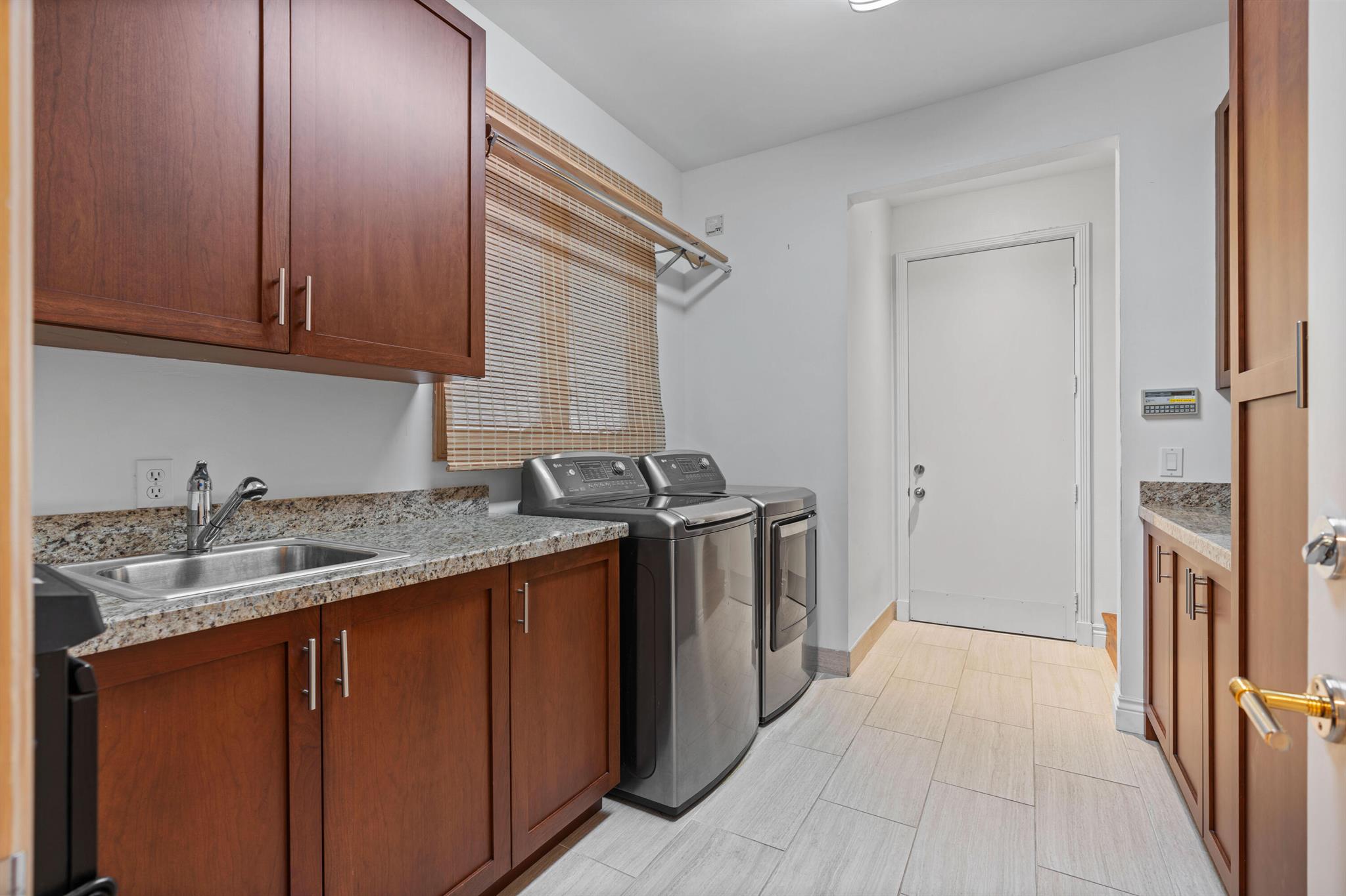 ADMIRALS COVE - Residential