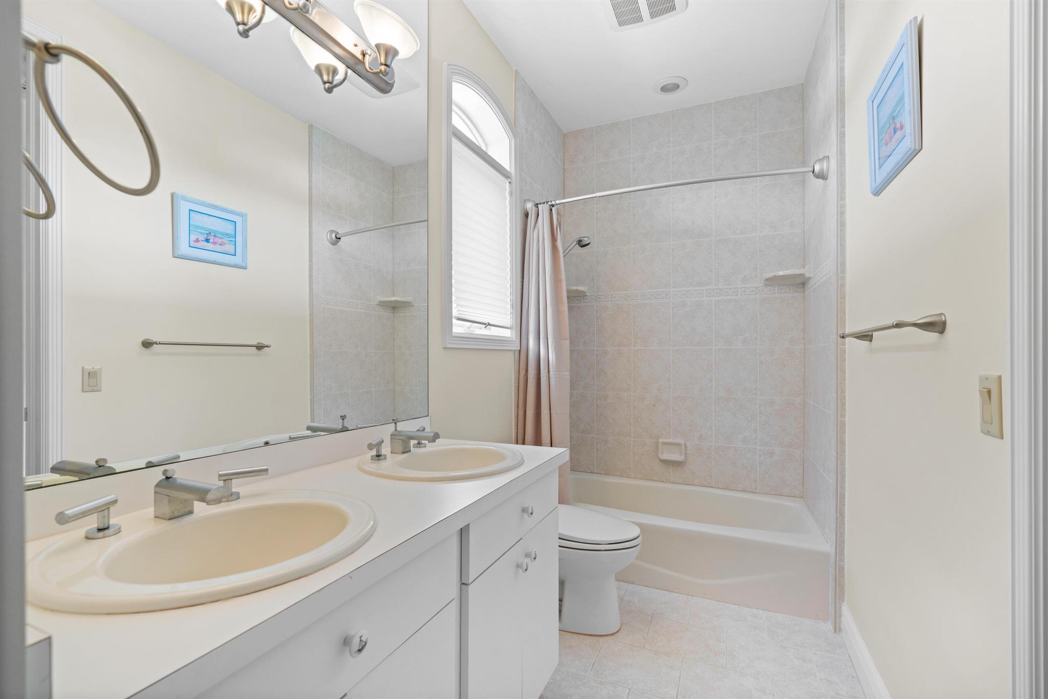 ADMIRALS COVE - Residential