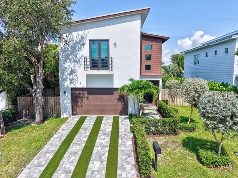 1517 N Lakeside Drive Lake Worth Beach FL 33460