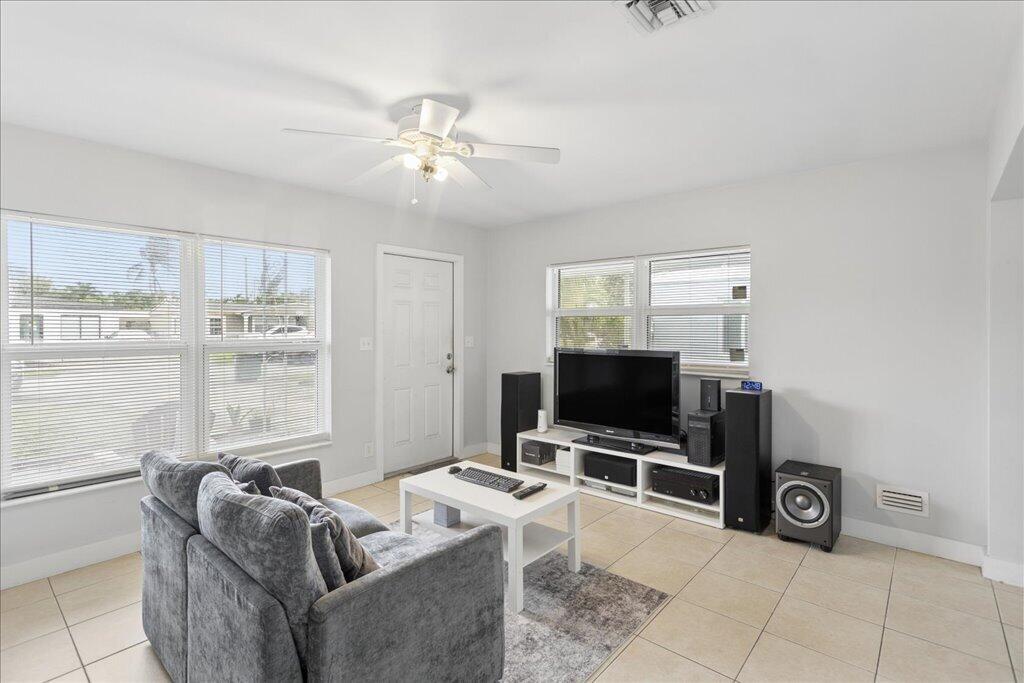 411 NW 52ND Street