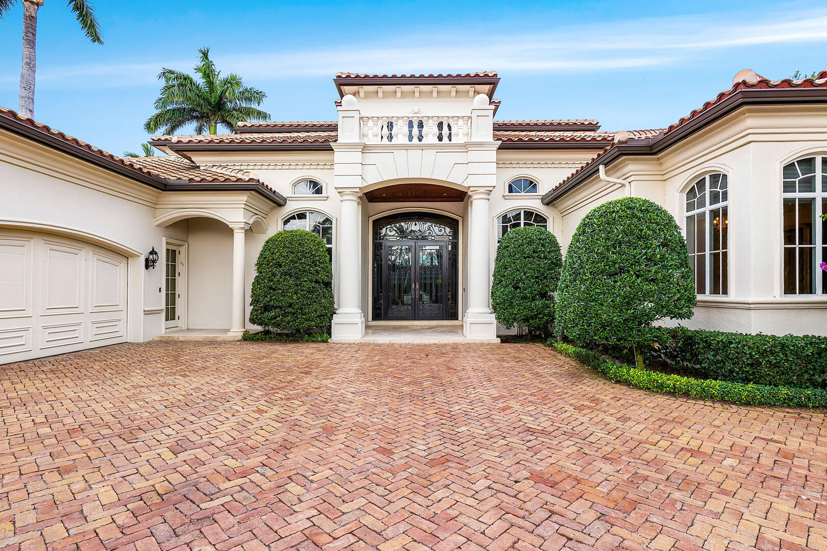 1560 Sabal Palm Drive