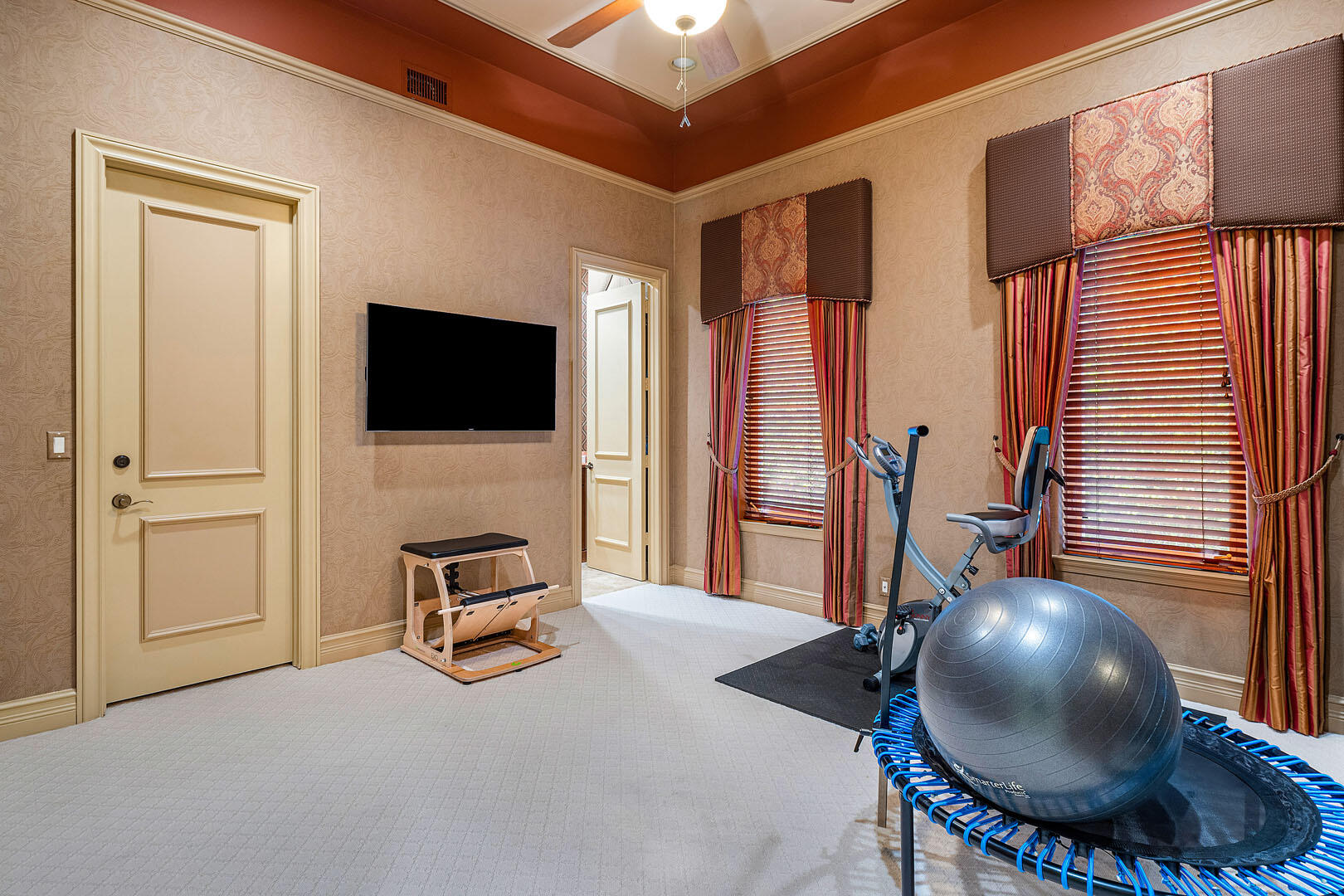 ROYAL PALM YACHT & COUNTRY CLUB - Residential