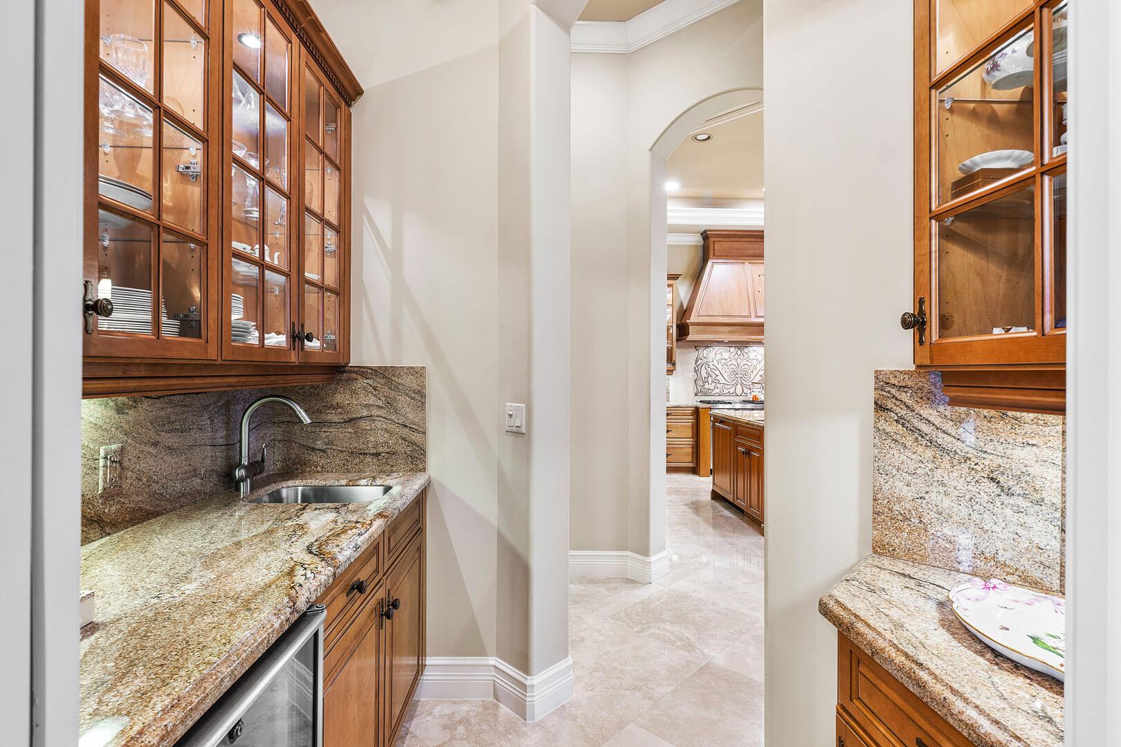 ROYAL PALM YACHT & COUNTR - Residential