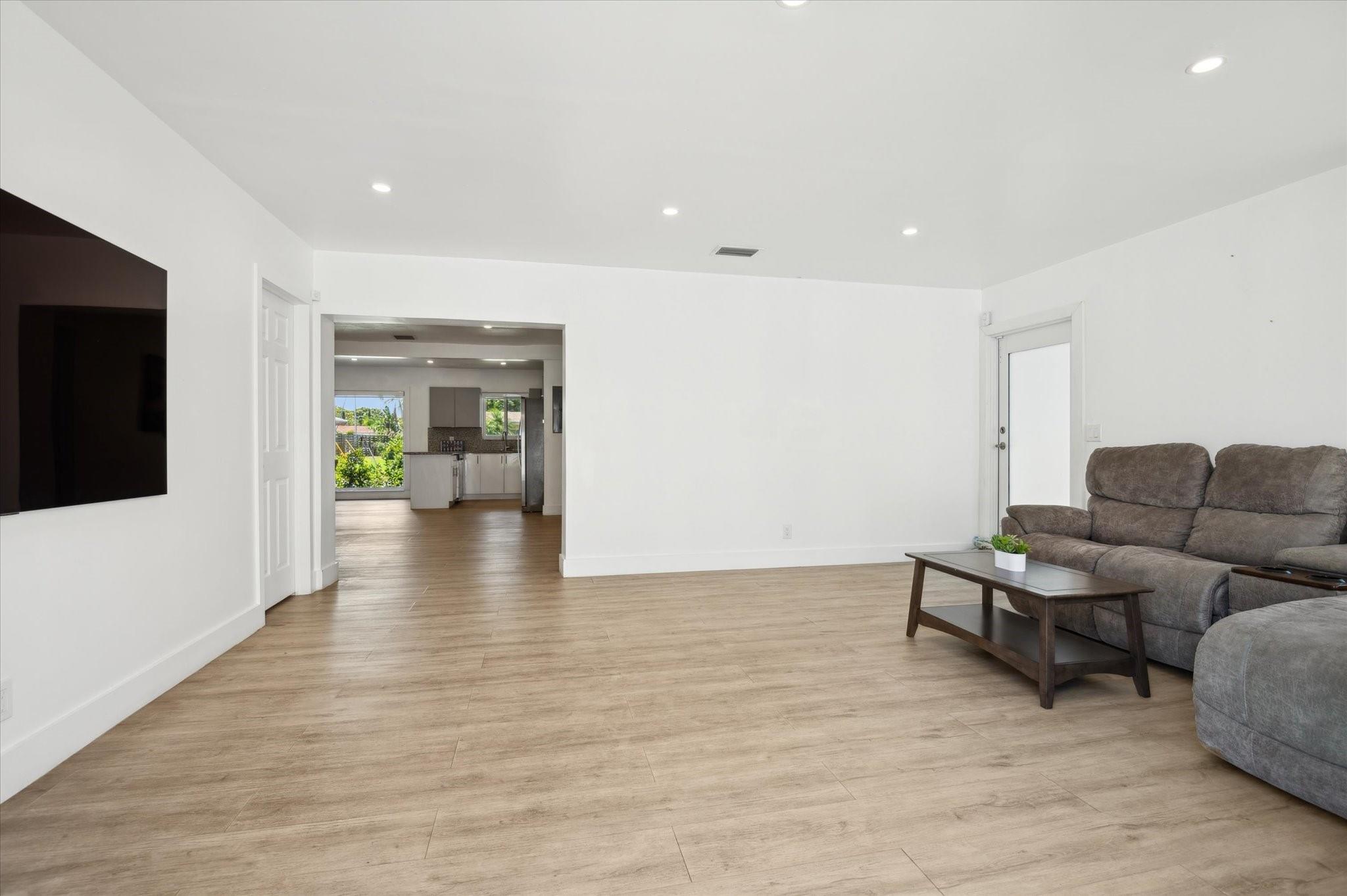 FLAMINGO PARK SEC - Residential Lease