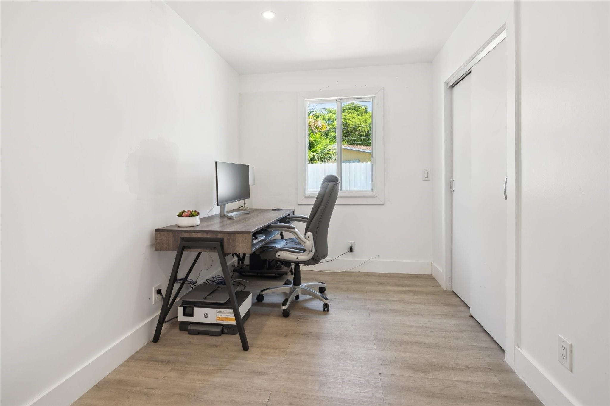 FLAMINGO PARK SEC - Residential Lease