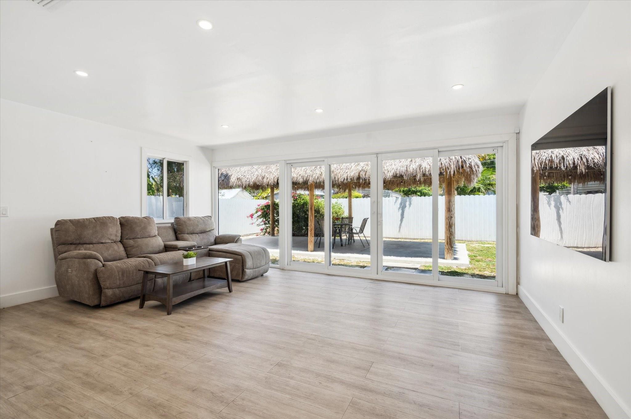 FLAMINGO PARK SEC - Residential Lease