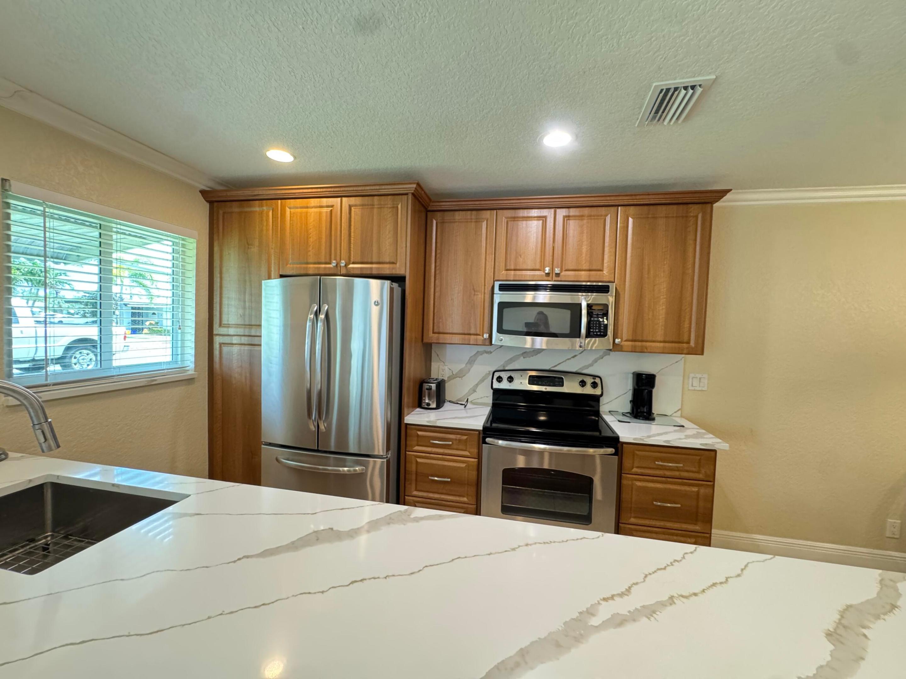 HIGH POINT OF DELRAY BEACH CONDO SEC II - Residential Lease