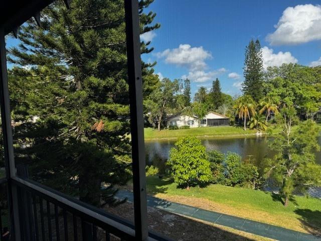 Confortable 2 Beds, 2 Bath, just painted and clean professionally. Furnished or Unfurnished with an amazing view to the lake . Club house with many amenities. Two pools and 2 hot tubs. To move in First month. and Security Deposit. The association take between 20-30 days to approve the Tenant. The Association requiere Minimum 670 Credit Score, annual income of $45,000.00, and $400.00 security deposit refundable at the end of the contract. An application fee of $100.00 will be charged to all persons of 18 years of age.