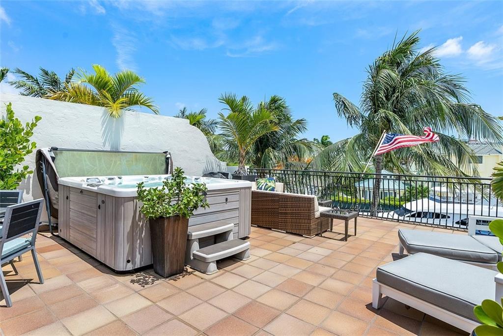 SEMINOLE LAKE TOWNHOMES - Residential