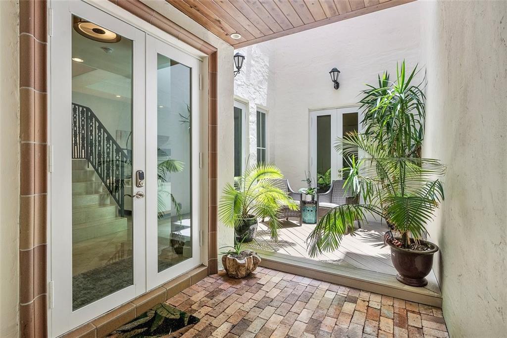 SEMINOLE LAKE TOWNHOMES - Residential