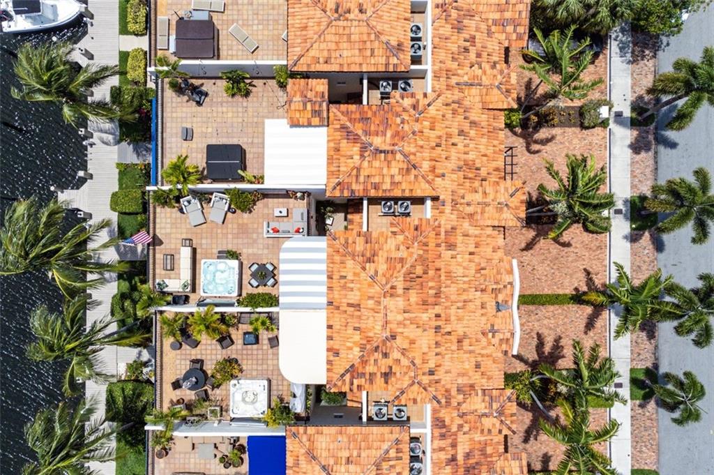 SEMINOLE LAKE TOWNHOMES - Residential