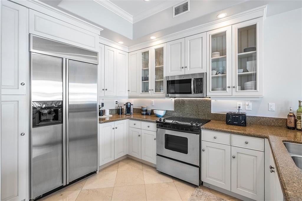 SEMINOLE LAKE TOWNHOMES - Residential