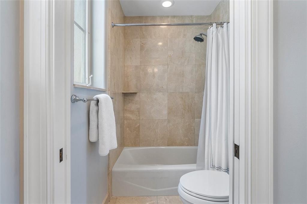 SEMINOLE LAKE TOWNHOMES - Residential