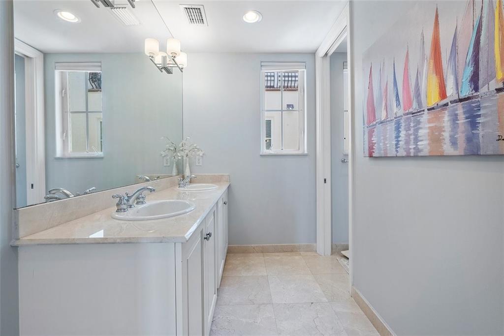 SEMINOLE LAKE TOWNHOMES - Residential