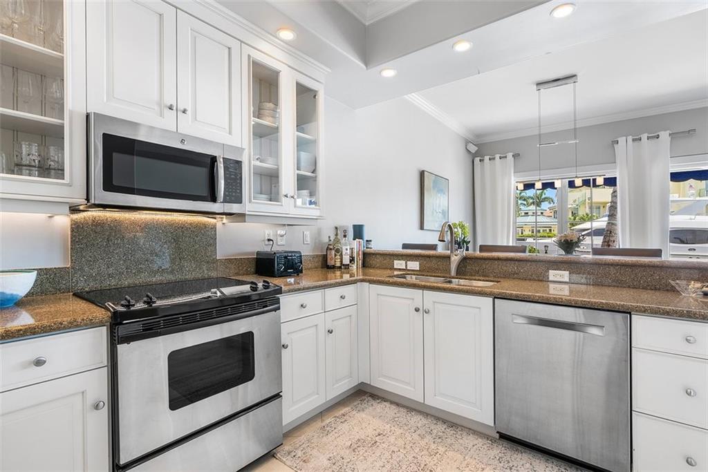 SEMINOLE LAKE TOWNHOMES - Residential