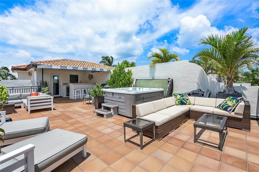 SEMINOLE LAKE TOWNHOMES - Residential