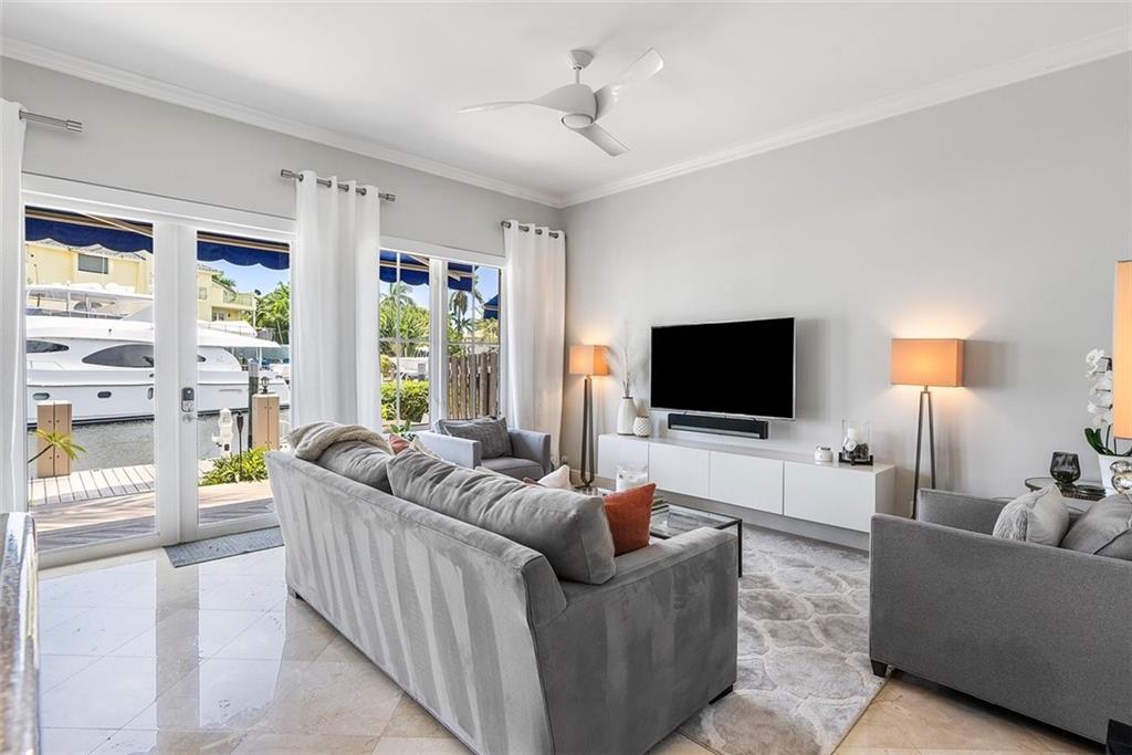 SEMINOLE LAKE TOWNHOMES - Residential