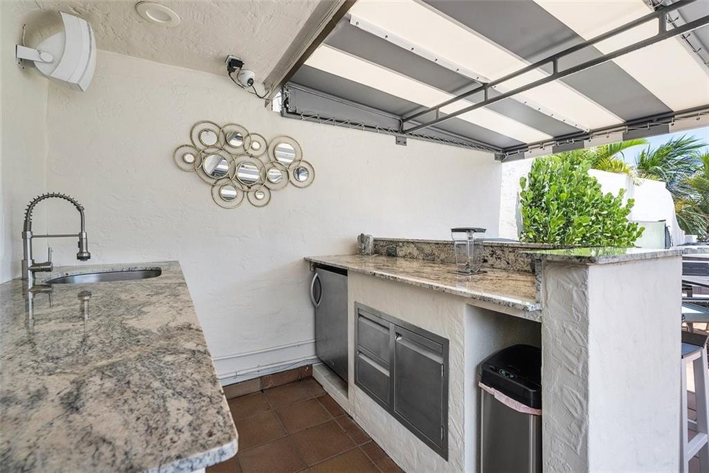 SEMINOLE LAKE TOWNHOMES - Residential