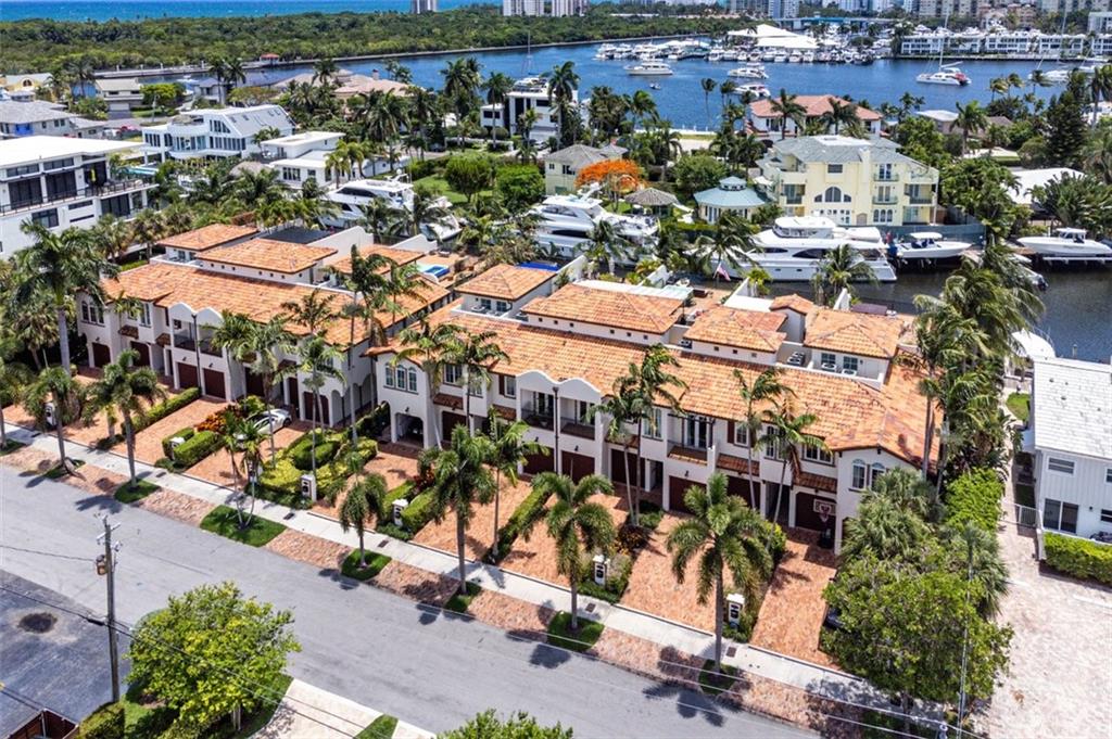 SEMINOLE LAKE TOWNHOMES - Residential