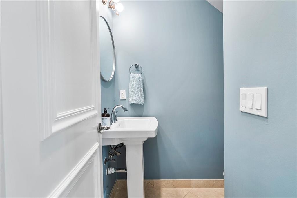 SEMINOLE LAKE TOWNHOMES - Residential