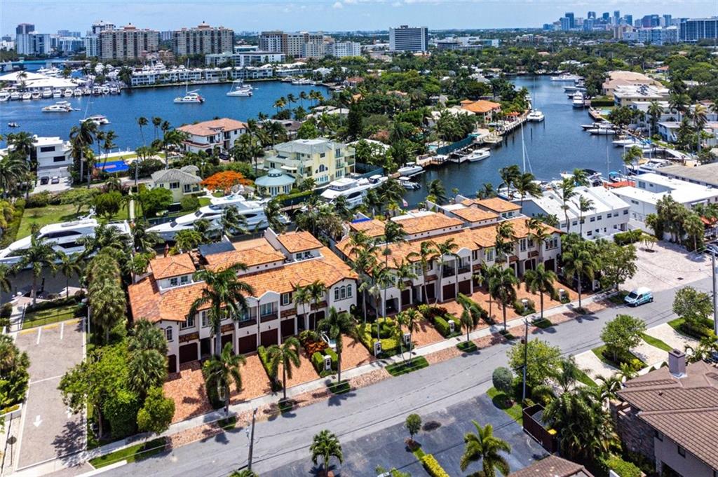 SEMINOLE LAKE TOWNHOMES - Residential