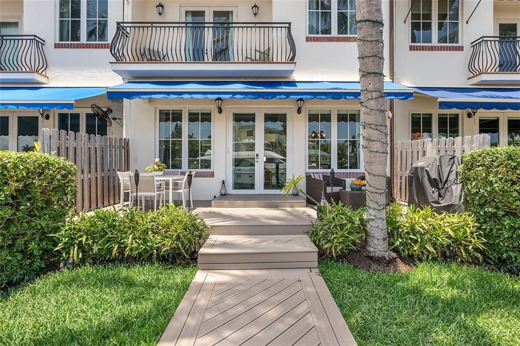 SEMINOLE LAKE TOWNHOMES - Residential