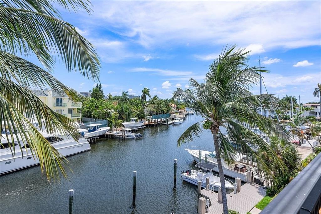 SEMINOLE LAKE TOWNHOMES - Residential