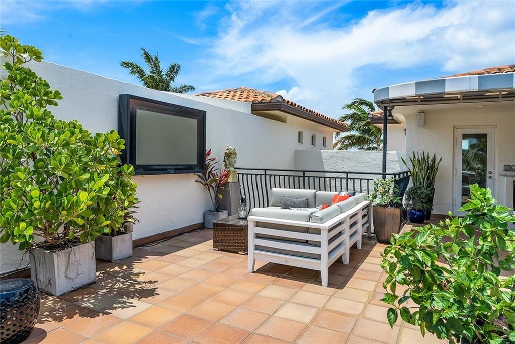 SEMINOLE LAKE TOWNHOMES - Residential