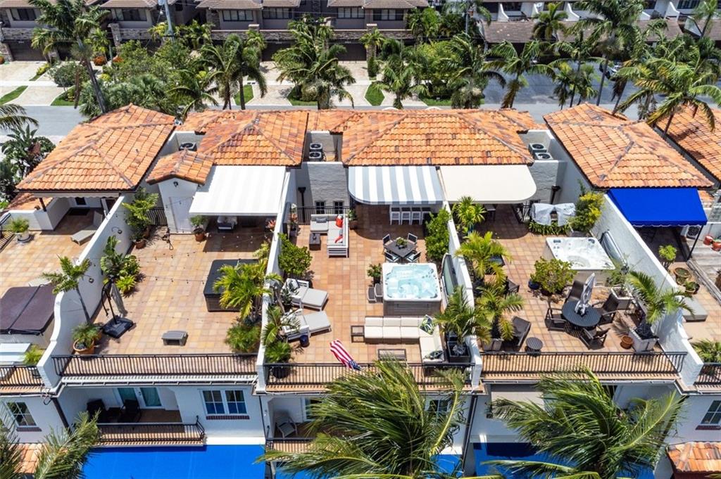 SEMINOLE LAKE TOWNHOMES - Residential