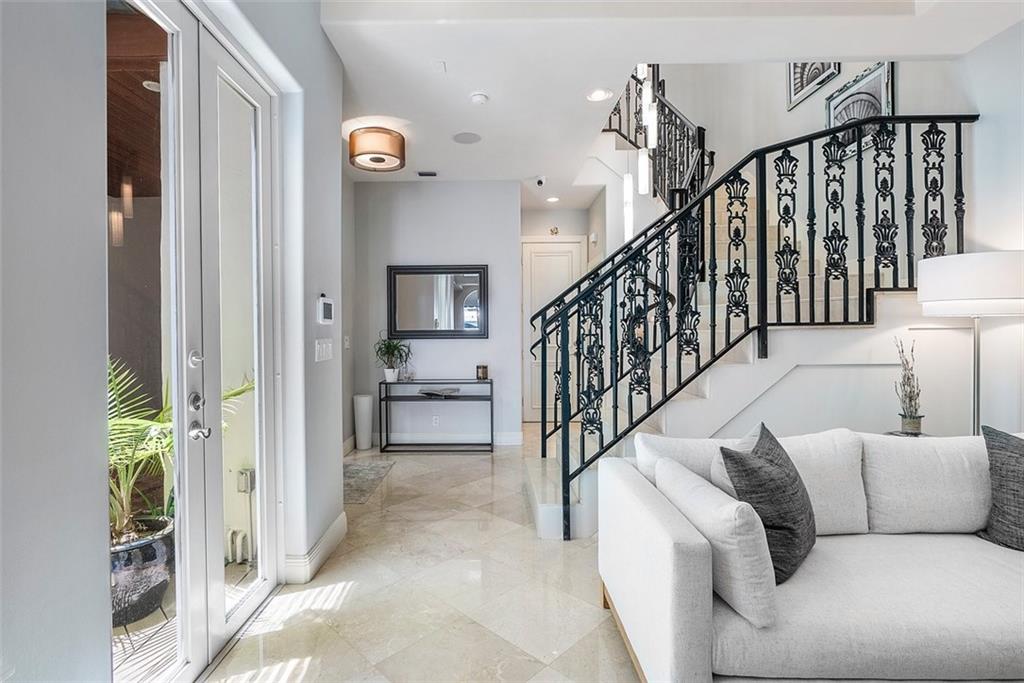 SEMINOLE LAKE TOWNHOMES - Residential