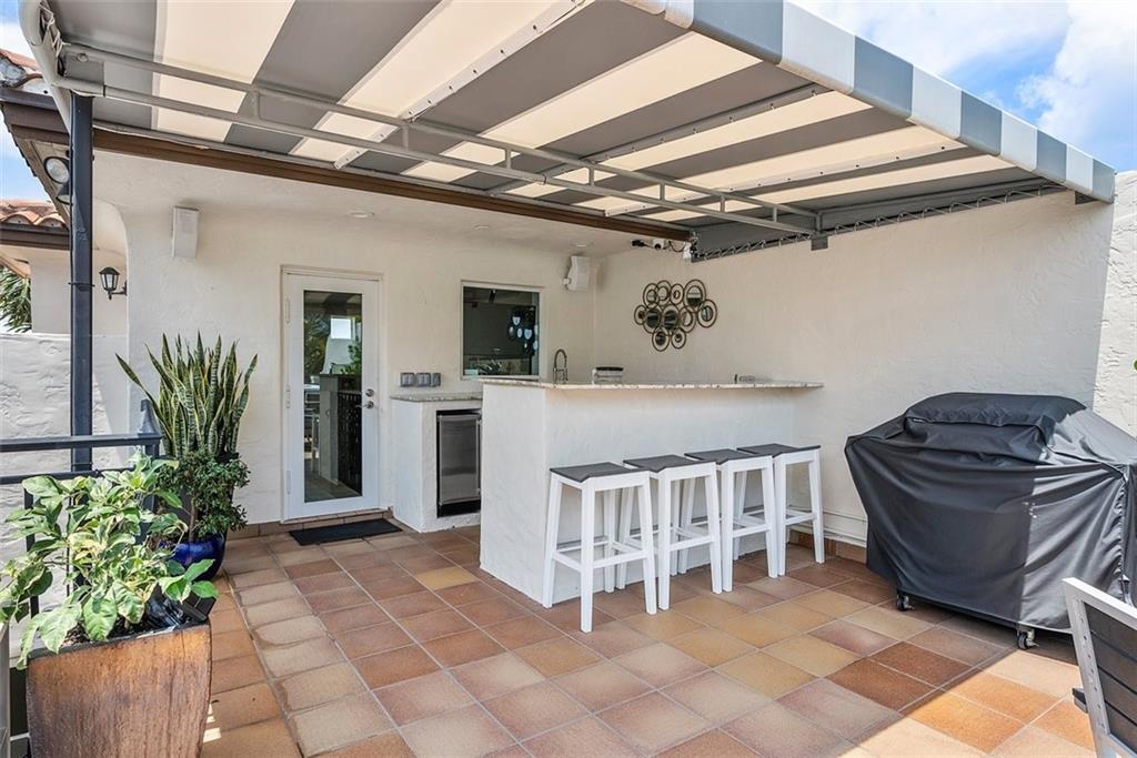 SEMINOLE LAKE TOWNHOMES - Residential