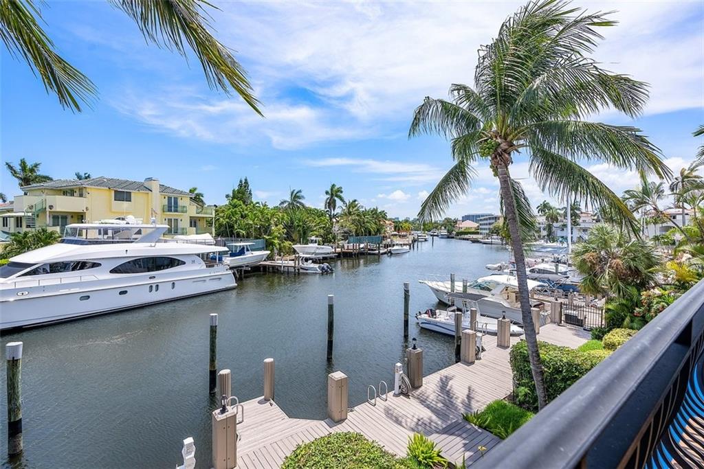 SEMINOLE LAKE TOWNHOMES - Residential