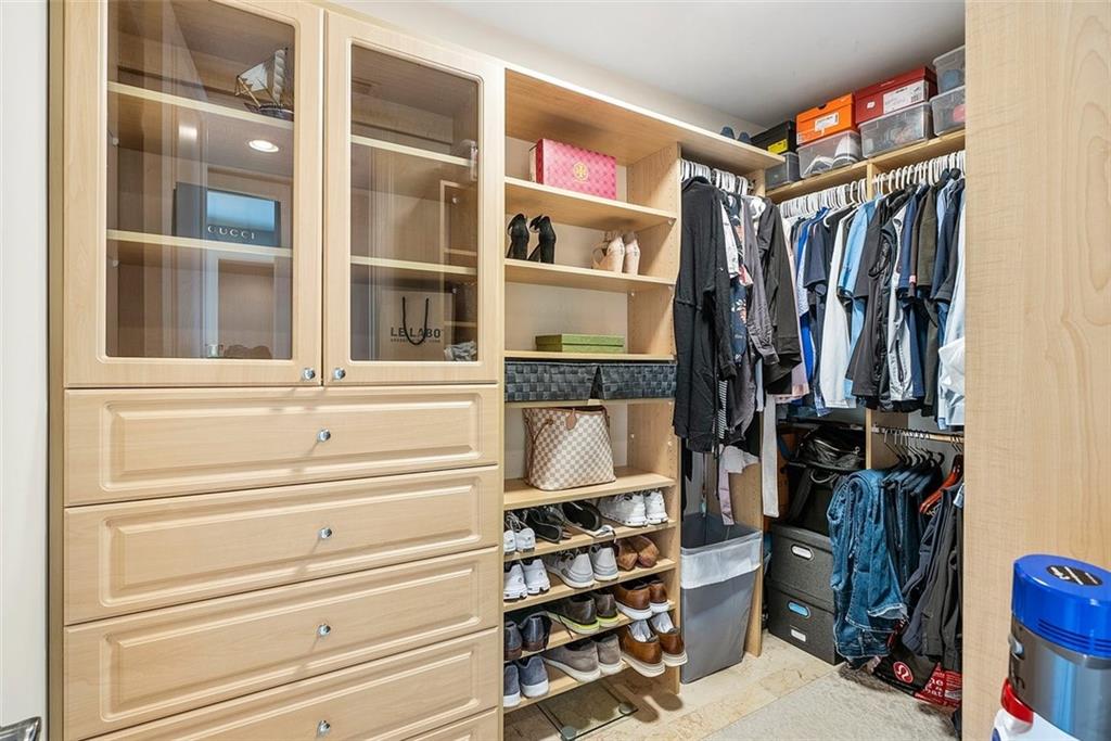 SEMINOLE LAKE TOWNHOMES - Residential