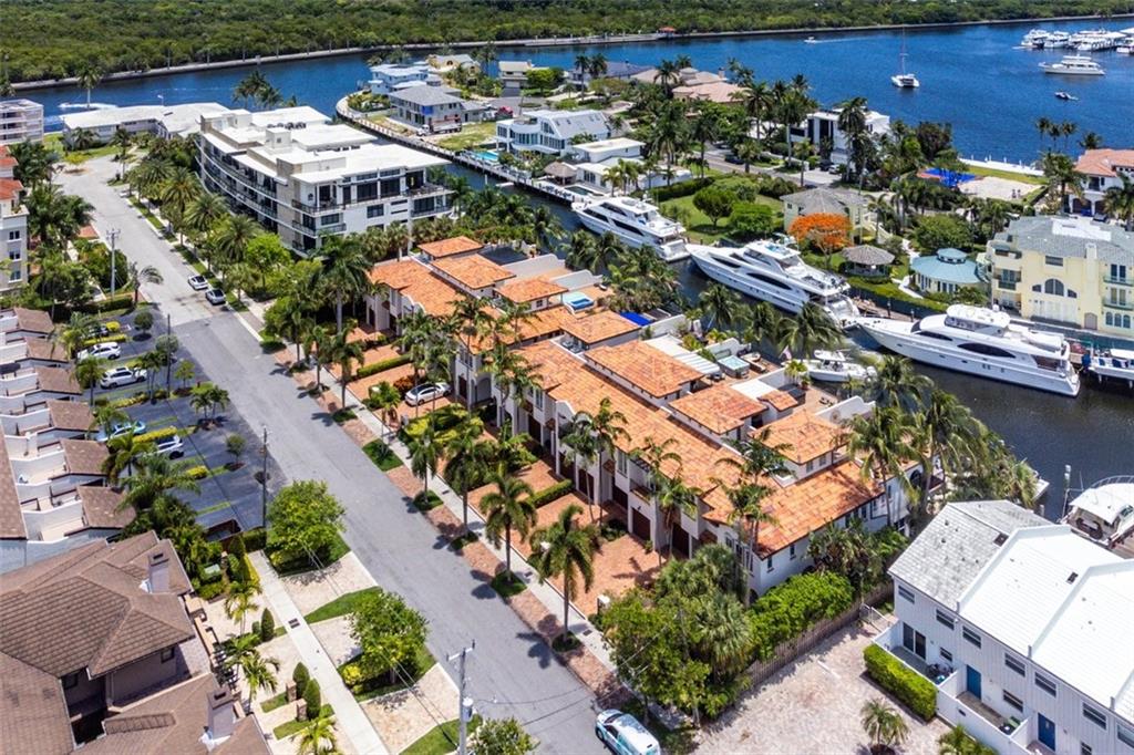 SEMINOLE LAKE TOWNHOMES - Residential