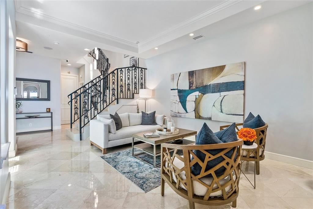 SEMINOLE LAKE TOWNHOMES - Residential