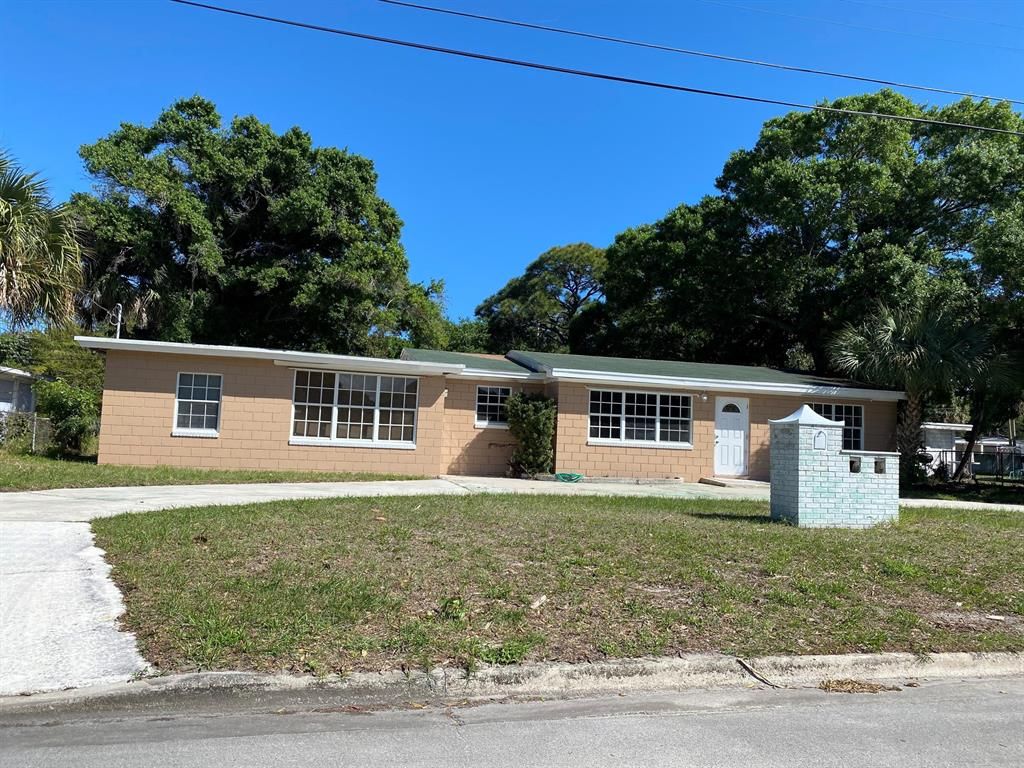 Photo of 308 N 19th N Street, Fort Pierce, FL 34950 (MLS # R10697092)