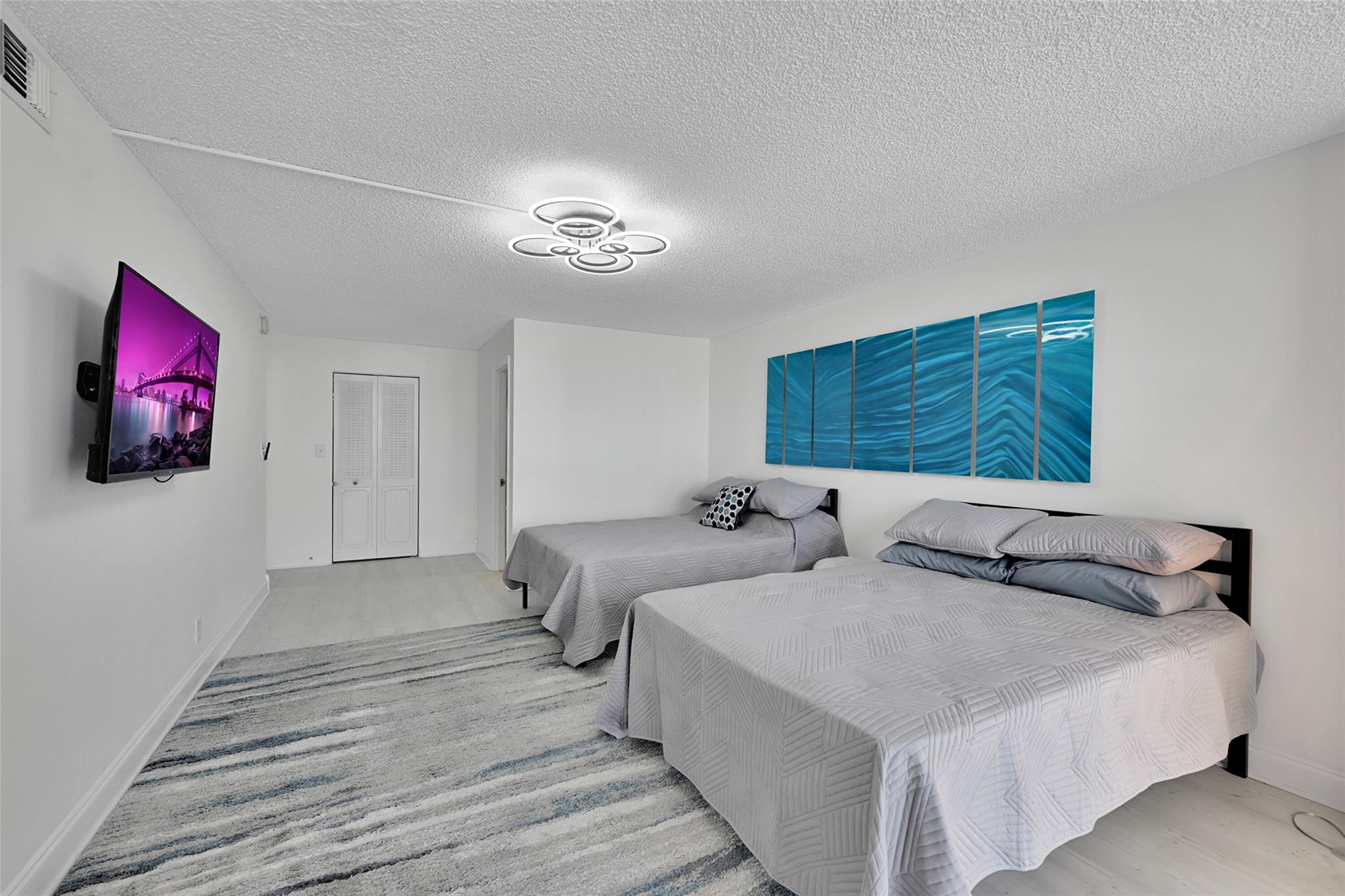 800 Parkview Dr 1001