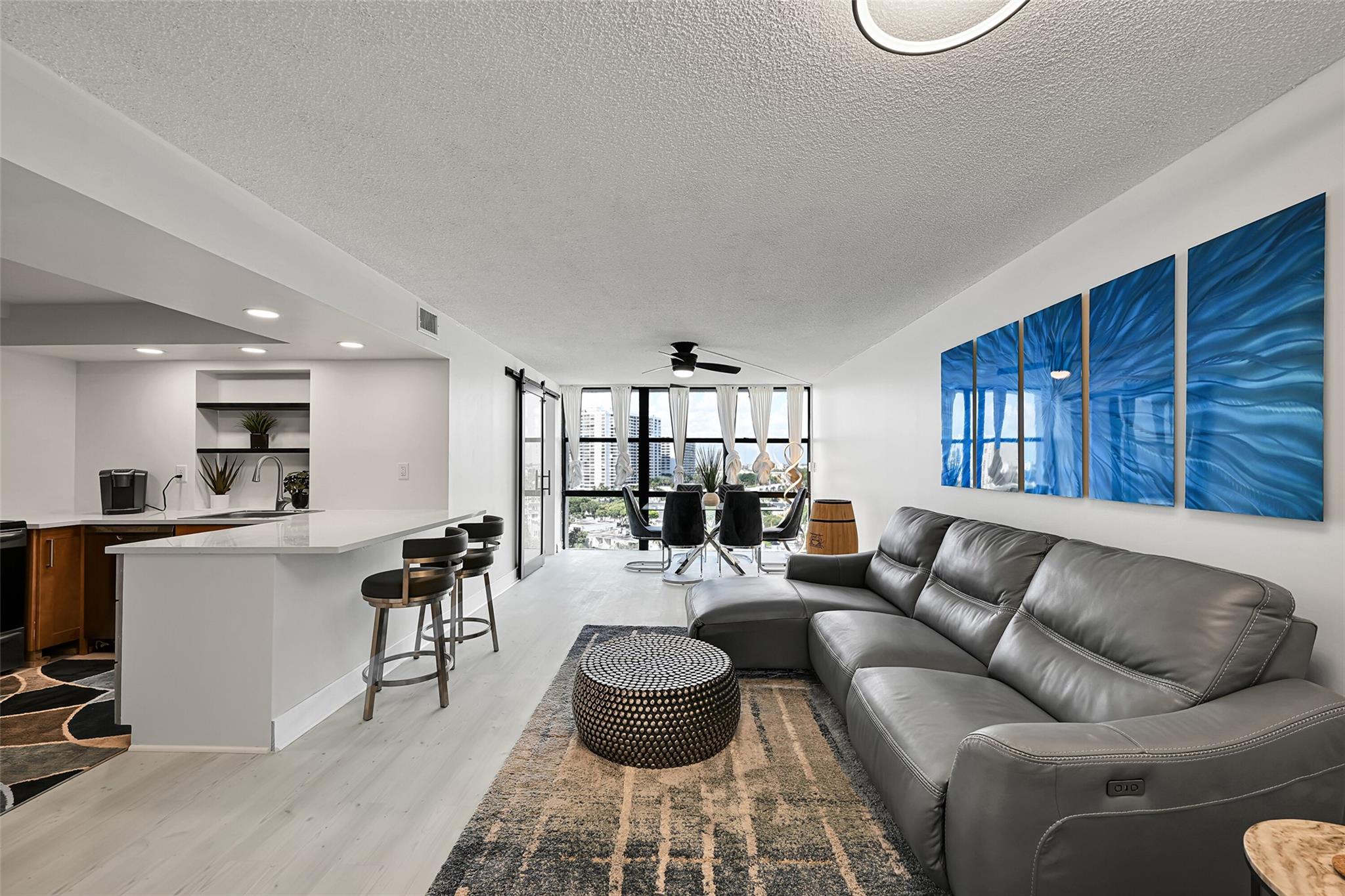 800 Parkview Dr 1001