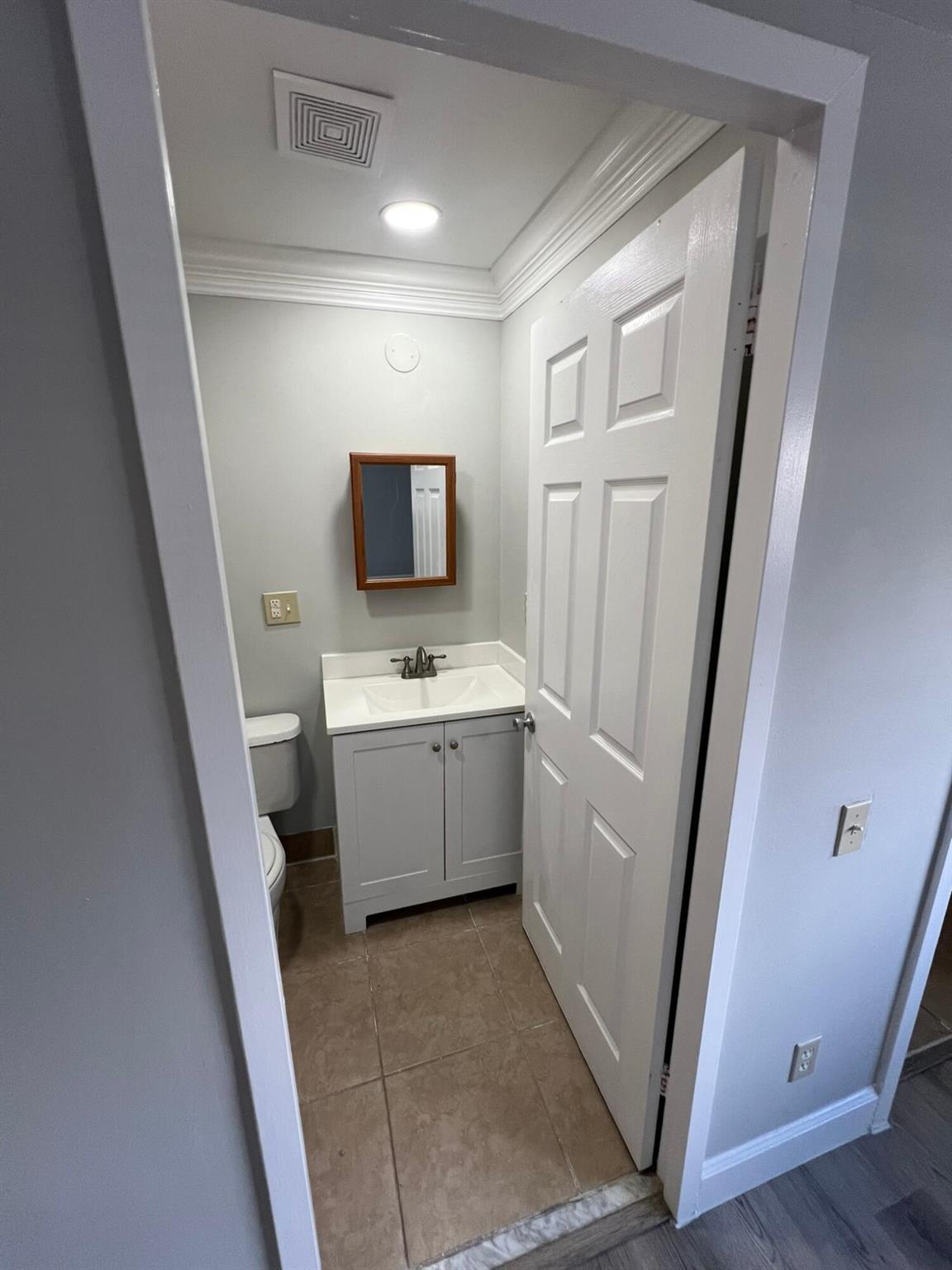 LAKEVIEW CONDOMINIUMS - Residential Lease