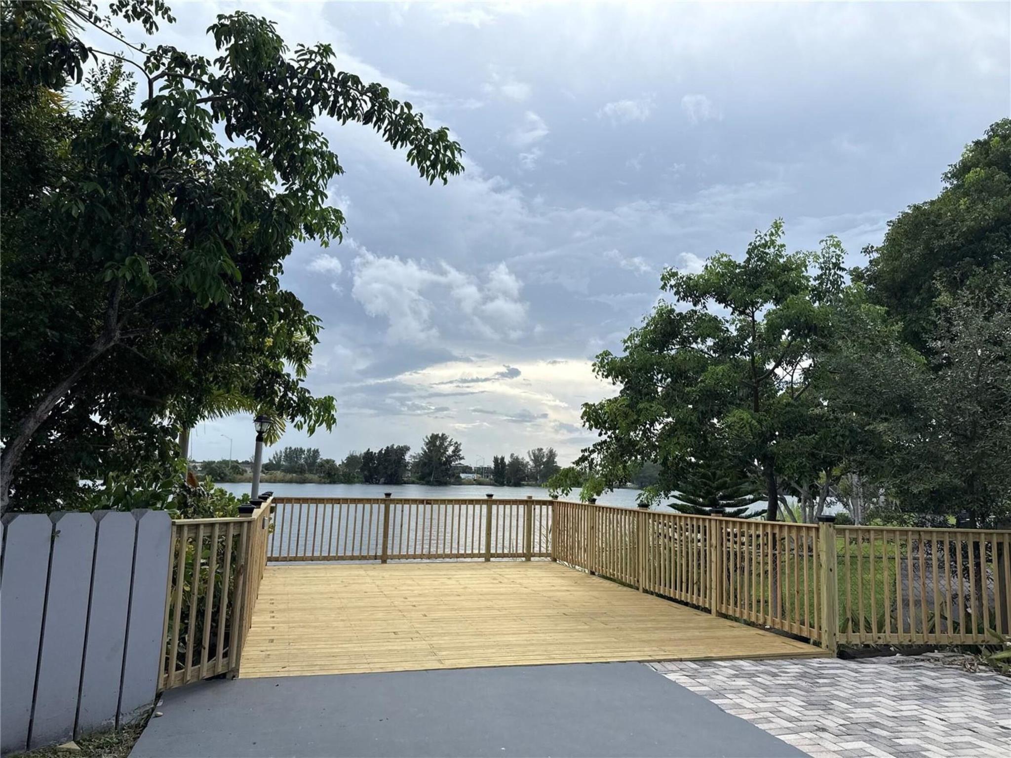 LAKEVIEW CONDOMINIUMS - Residential Lease
